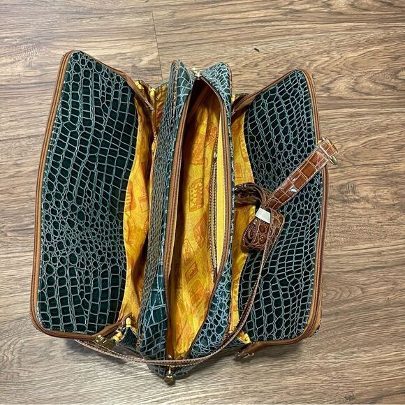 NWT Samantha Brown Croc Embossed Perfect Tote Travel Bag Green and Brown - Picture 4 of 11